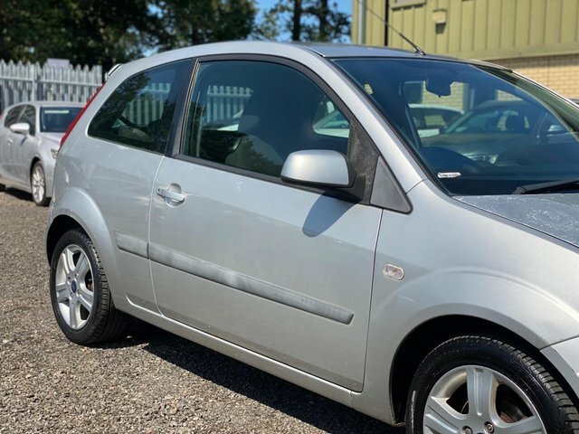Ford Fiesta 1.25 Zetec Climate Hatchback 14 Green #18