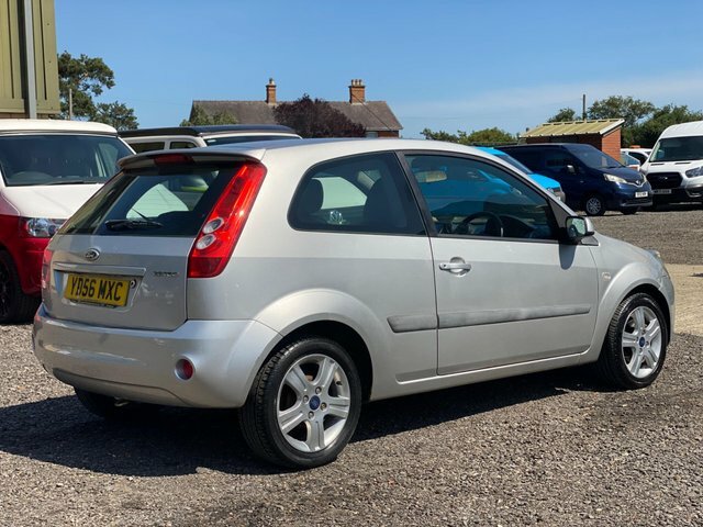Ford Fiesta 1.25 Zetec Climate Hatchback 14 Green #4