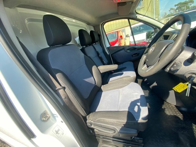 Vauxhall Vivaro 1.6 Cdti 2900 Biturbo Ecotec L2 H2 Euro 6 S S EN19OKV White #5