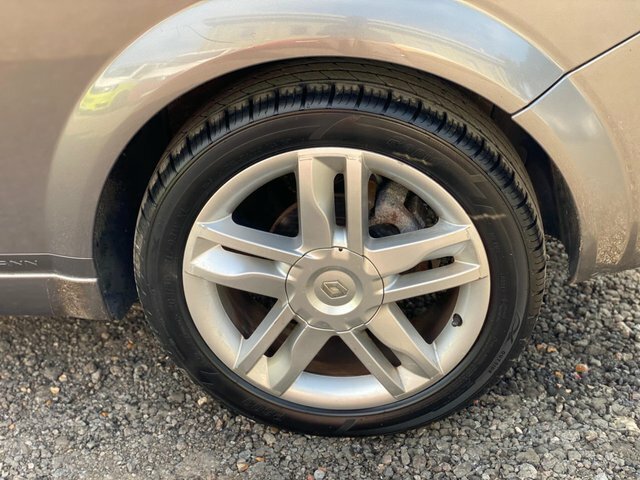 Renault Megane Hatchback Gold #12