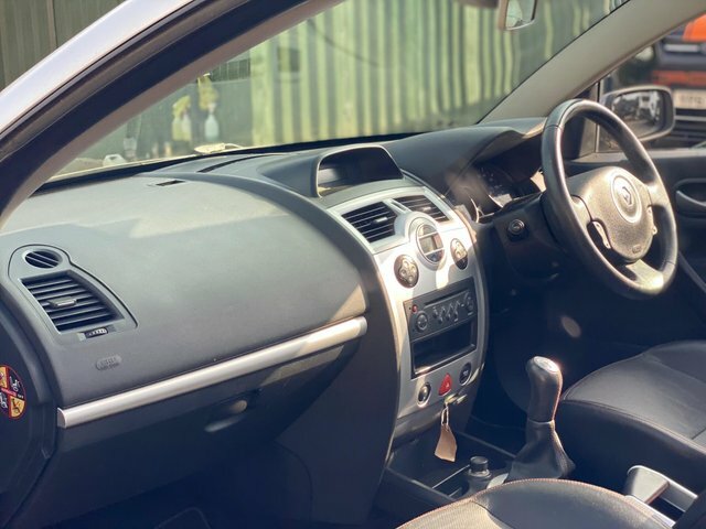 Renault Megane Hatchback Gold #42