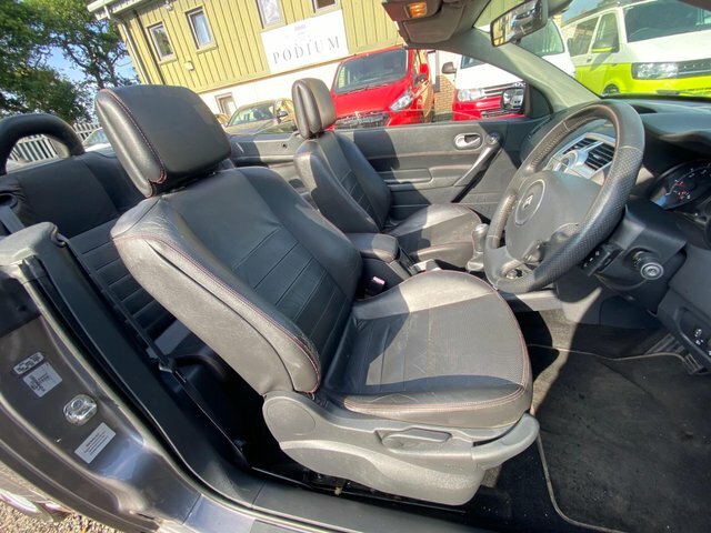Renault Megane Hatchback Gold #26