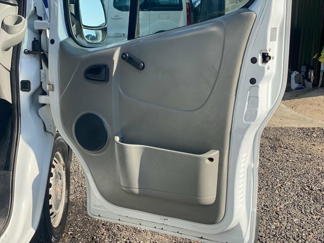 Vauxhall Vivaro Panel Van White #33