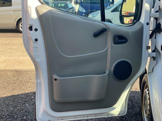 Vauxhall Vivaro Panel Van White #39