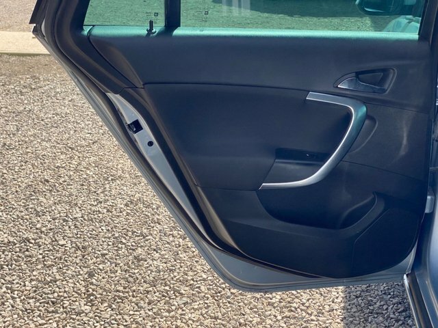 Vauxhall Insignia Design Nav White #50