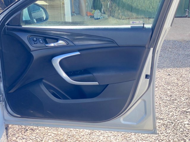 Vauxhall Insignia Design Nav White #40