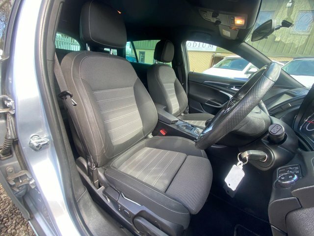 Vauxhall Insignia Design Nav White #27