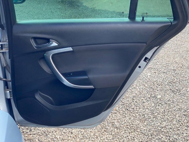 Vauxhall Insignia Design Nav White #44