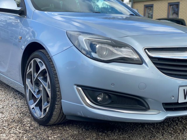 Vauxhall Insignia Design Nav White #18
