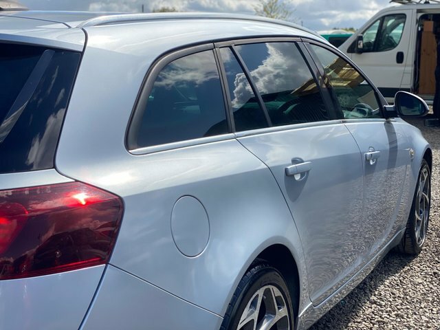 Vauxhall Insignia Design Nav White #25