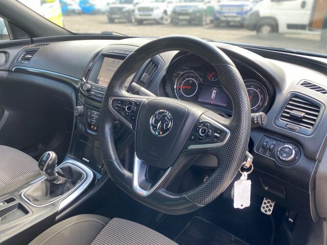 Vauxhall Insignia Design Nav White #26