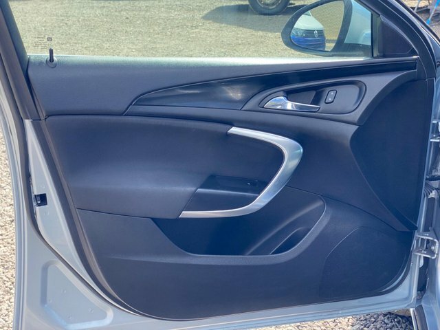 Vauxhall Insignia Design Nav White #53