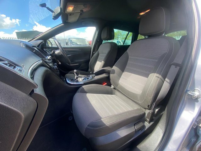 Vauxhall Insignia Design Nav White #52
