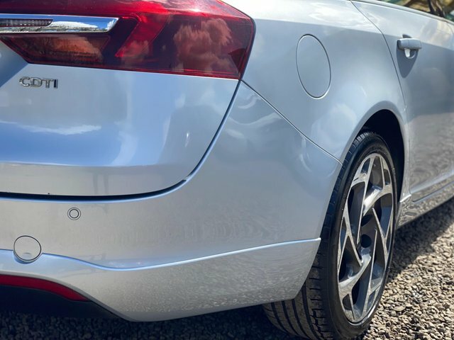 Vauxhall Insignia Design Nav White #24