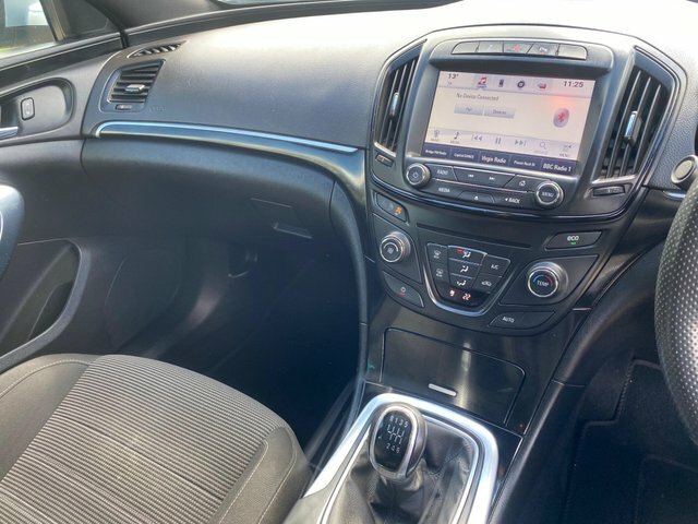 Vauxhall Insignia Design Nav White #28