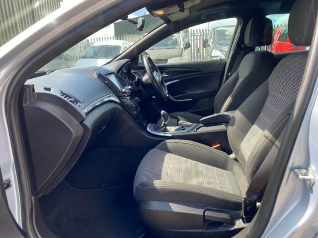 Vauxhall Insignia Design Nav White #13