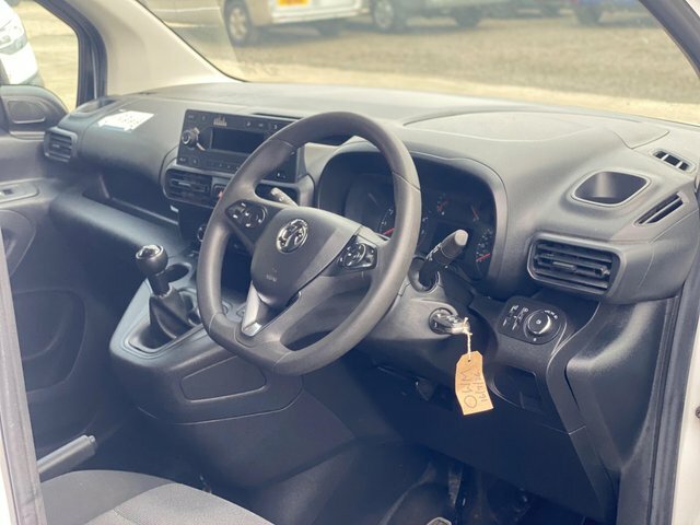 Vauxhall Combo 1.5 Turbo D 2300 Edition Crew Van L2 Euro 6 White #5