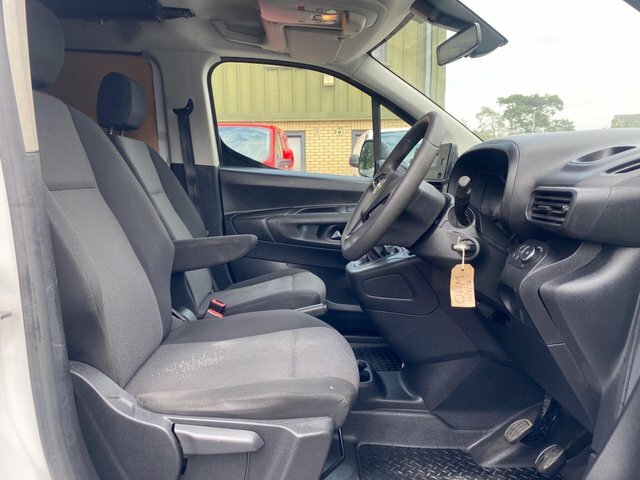 Vauxhall Combo 1.5 Turbo D 2300 Edition Crew Van L2 Euro 6 White #6