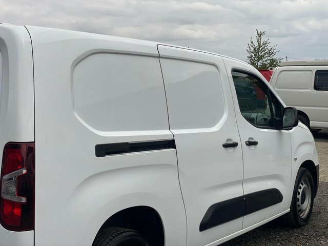 Vauxhall Combo 2000 1.5 Turbo D 75Ps H1 Sportive Van  #28