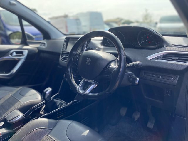 Peugeot 2008 1.6 Bluehdi Allure Euro 6 MH16MHM Black #5