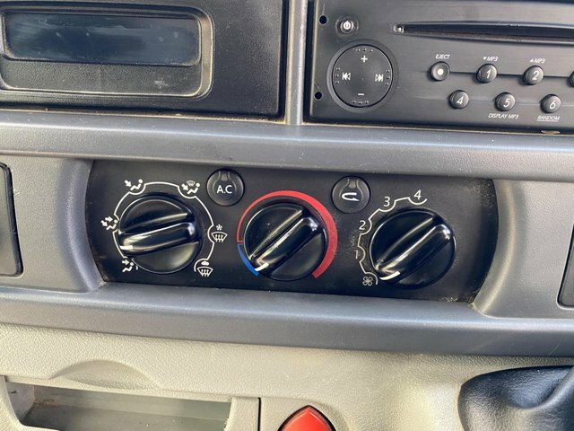 Renault Master 2.5L Null White #25