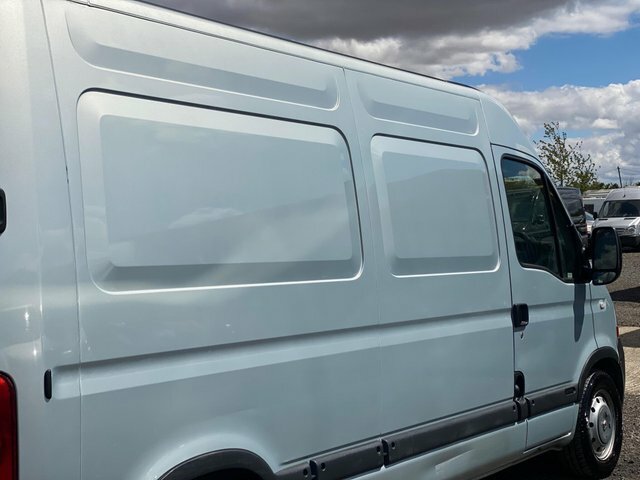Renault Master 2.5L Null White #22