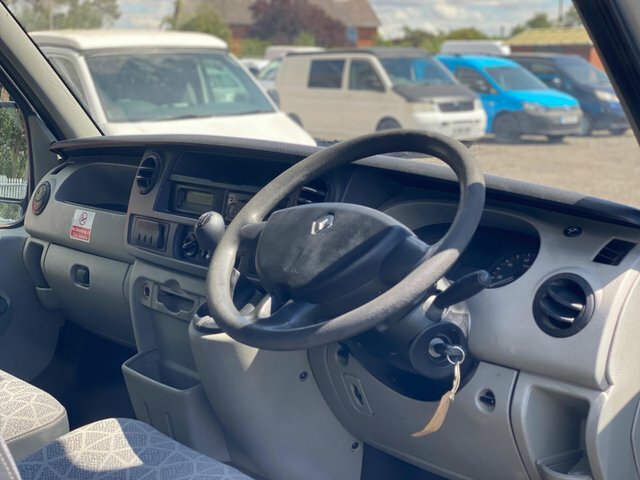 Renault Master 2.5L Null White #23
