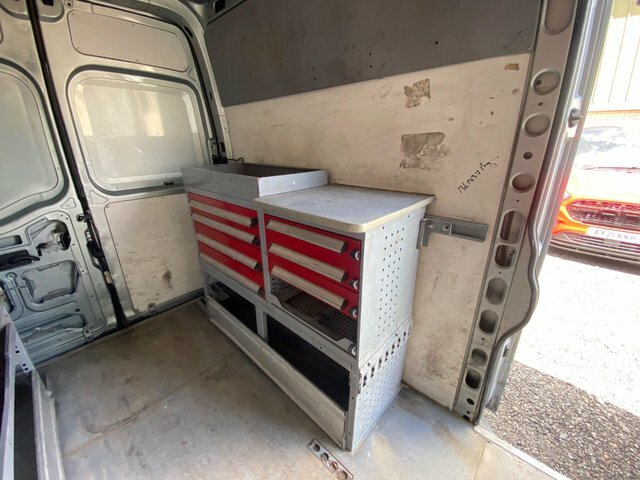 Renault Master 2.5L Null White #32