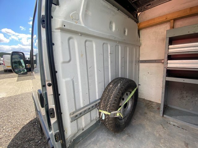 Renault Master 2.5L Null White #33