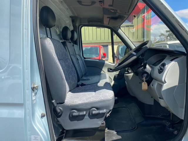 Renault Master 2.5L Null White #24
