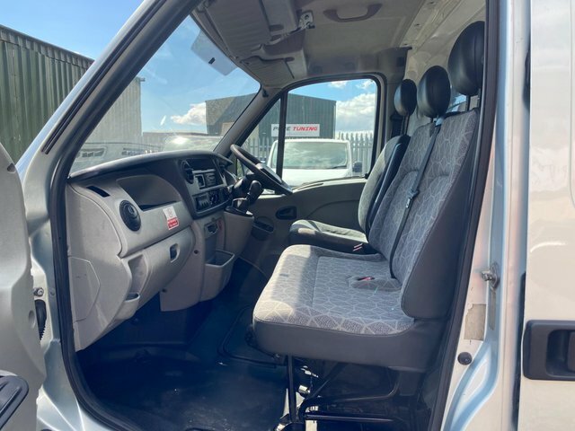 Renault Master 2.5L Null White #34