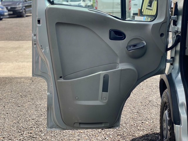 Renault Master 2.5L Null White #35