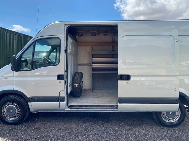Renault Master 2.5L Null White #8