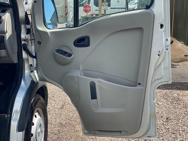 Renault Master 2.5L Null White #30