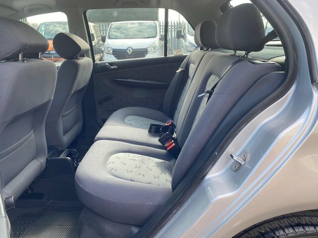 Skoda Fabia 1.4 16V Comfort White #12