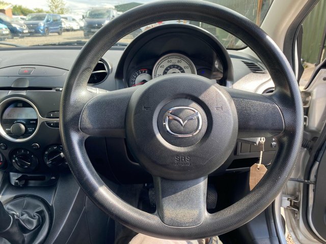Mazda 2 1.5 Sport Hatchback Euro 4 103 White #32