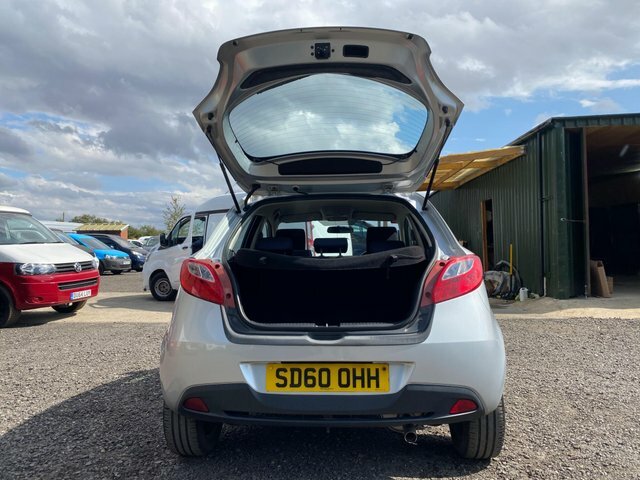 Mazda 2 1.5 Sport Hatchback Euro 4 103 White #8