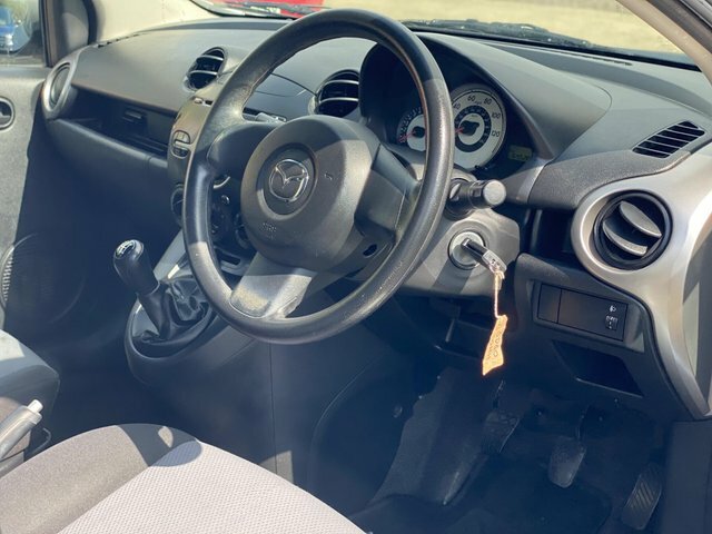 Mazda 2 1.5 Sport Hatchback Euro 4 103 White #26