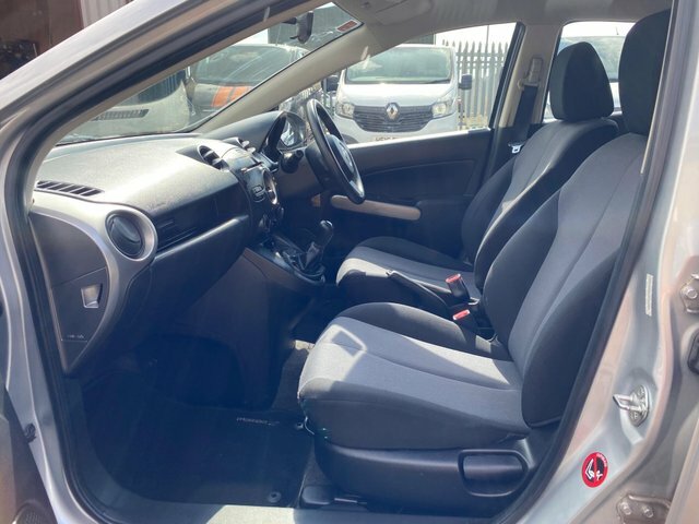Mazda 2 1.5 Sport Hatchback Euro 4 103 White #12