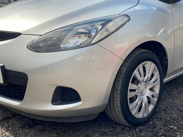 Mazda 2 1.5 Sport Hatchback Euro 4 103 White #20