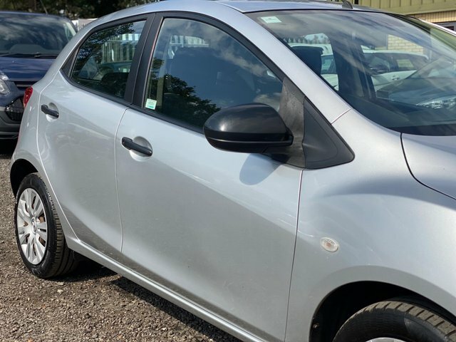 Mazda 2 1.5 Sport Hatchback Euro 4 103 White #19