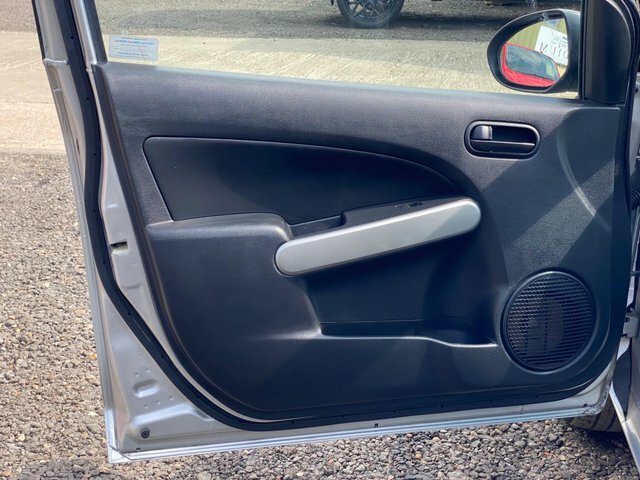 Mazda 2 1.5 Sport Hatchback Euro 4 103 White #51