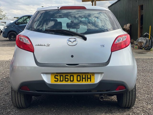 Mazda 2 1.5 Sport Hatchback Euro 4 103 White #16