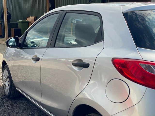 Mazda 2 1.5 Sport Hatchback Euro 4 103 White #23