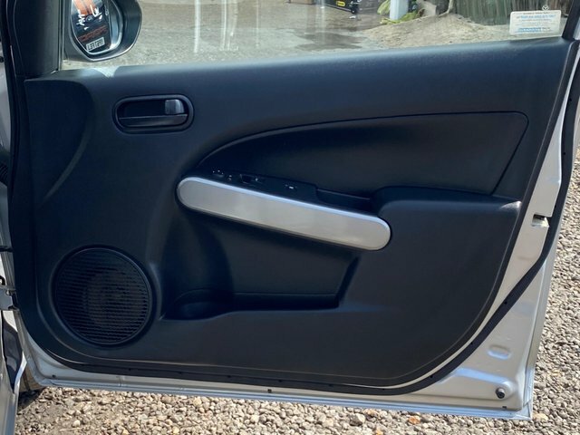 Mazda 2 1.5 Sport Hatchback Euro 4 103 White #36
