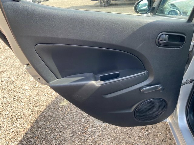 Mazda 2 1.5 Sport Hatchback Euro 4 103 White #48