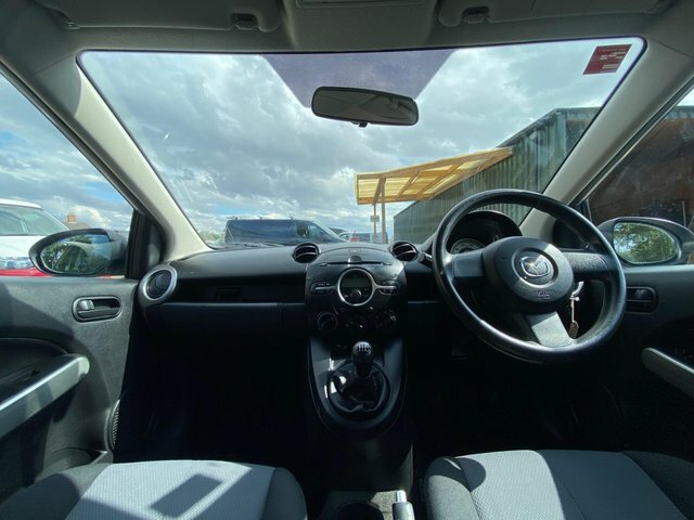 Mazda 2 1.5 Sport Hatchback Euro 4 103 White #39