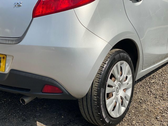 Mazda 2 1.5 Sport Hatchback Euro 4 103 White #24