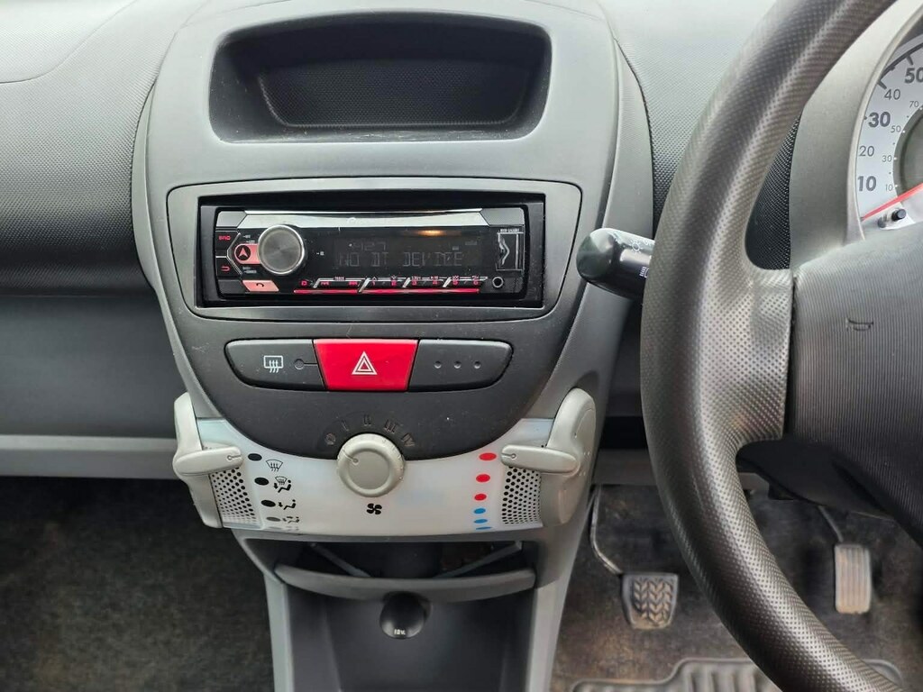Peugeot 107 Hatchback Red #12