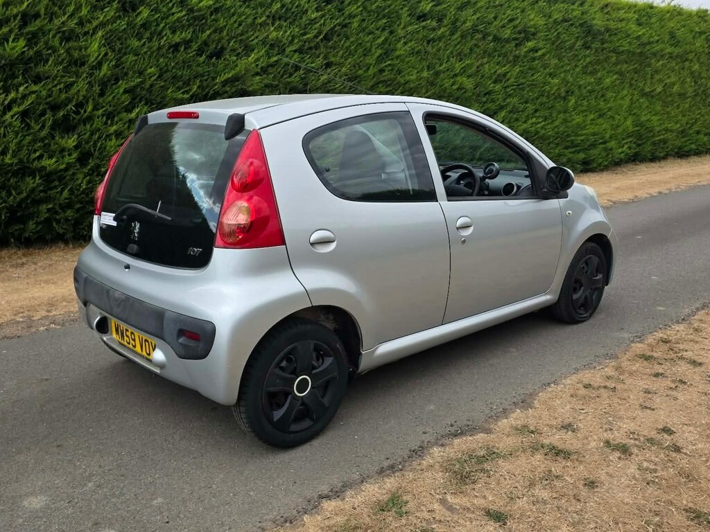 Peugeot 107 Hatchback Red #8